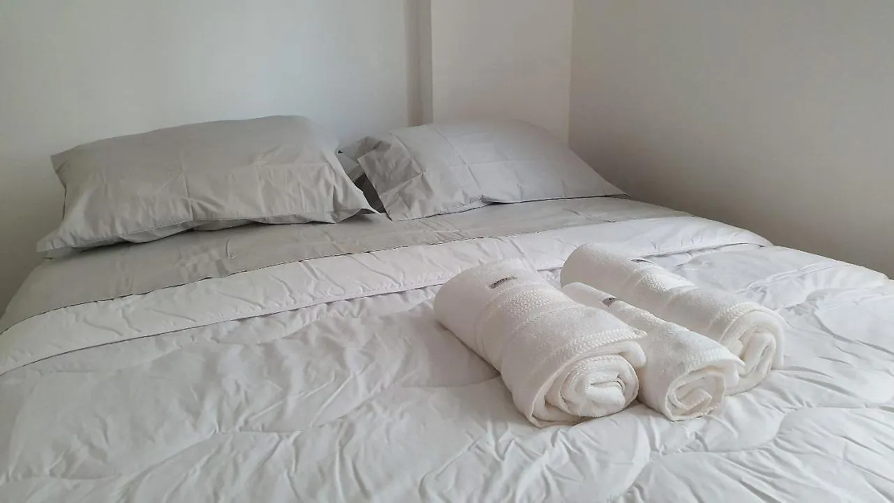 Apt 2 Quartos Com Varanda Proximo Praca Casa Forte O Bairro Mais Agradavel Do Recife Arn901 아파트
